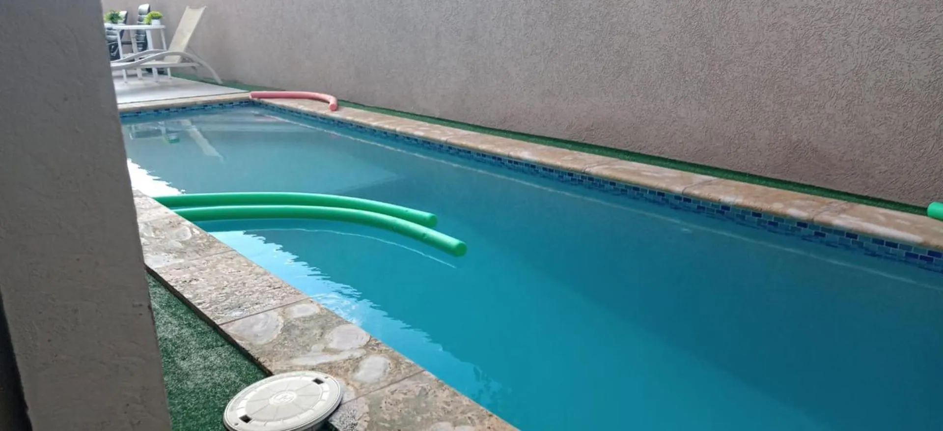 1-Bed Self Contained Apartment In Noord With Pool