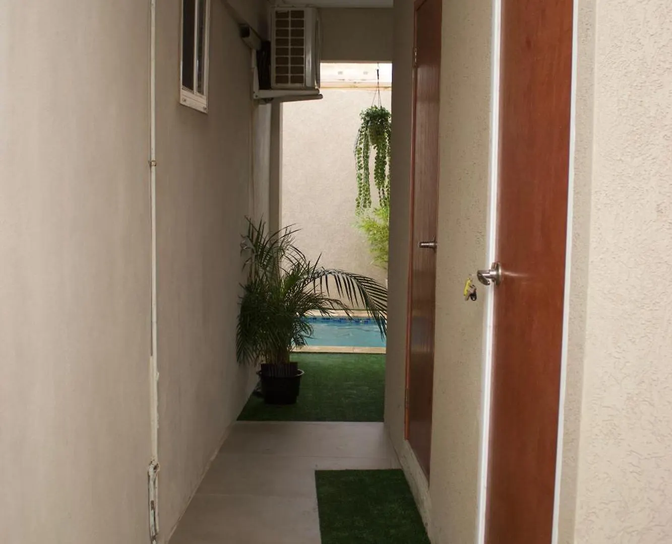 1-Bed Self Contained Apartment In Noord With Pool