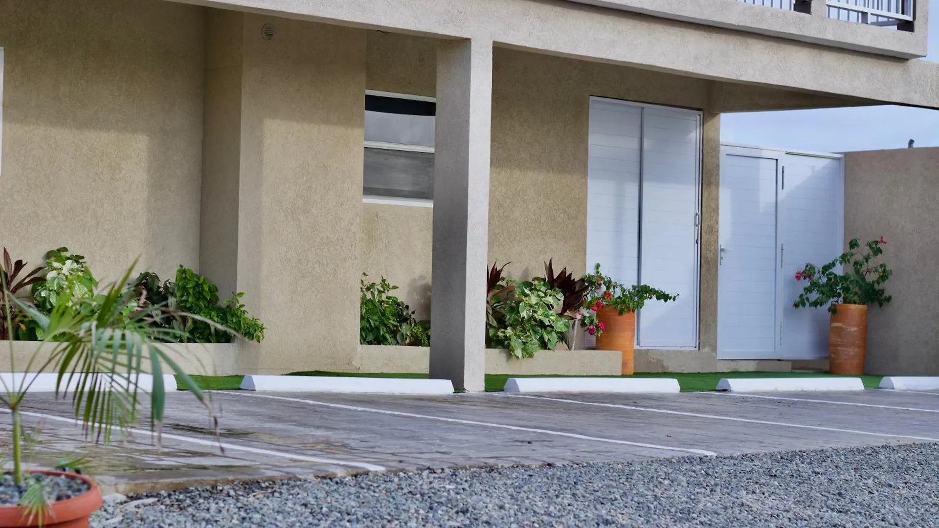 1-Bed Self Contained Apartment In Noord With Pool Aruba