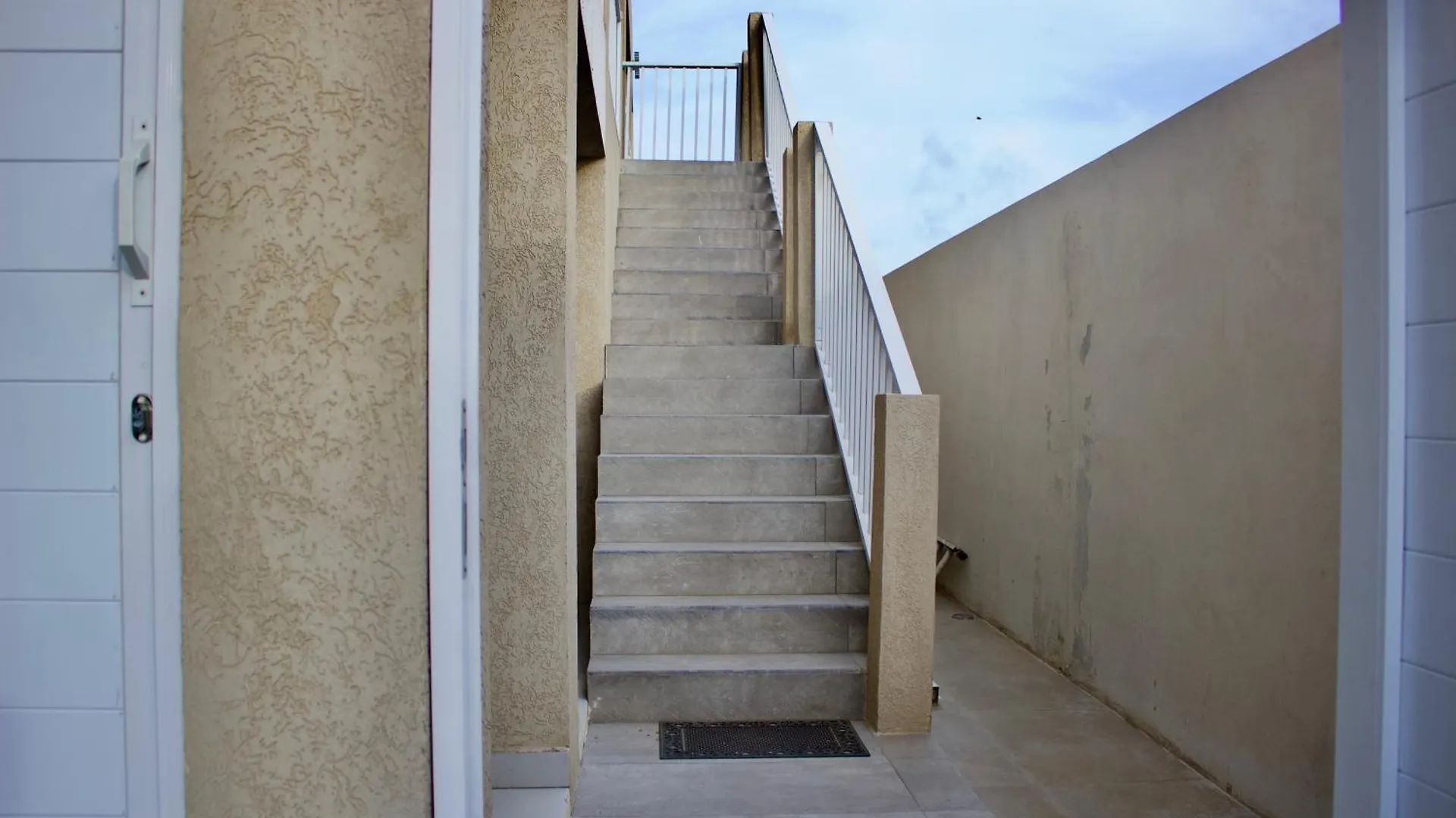 1-Bed Self Contained Apartment In Noord With Pool Aruba